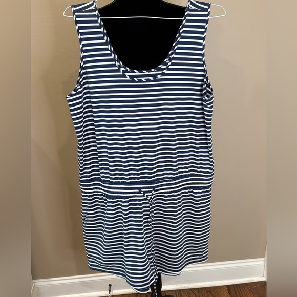 Women’s VINEYARD VINES Performance Navy blue & white striped romper- Size XL - Picture 2 of 6